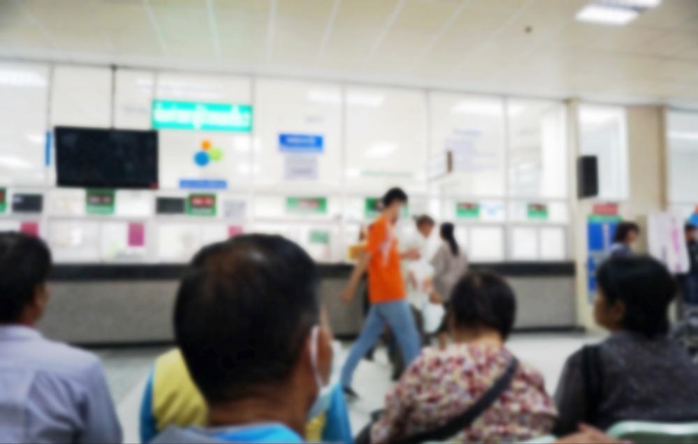 11岁孩子急性呕吐拉肚子,女童反复呕吐和腹泻