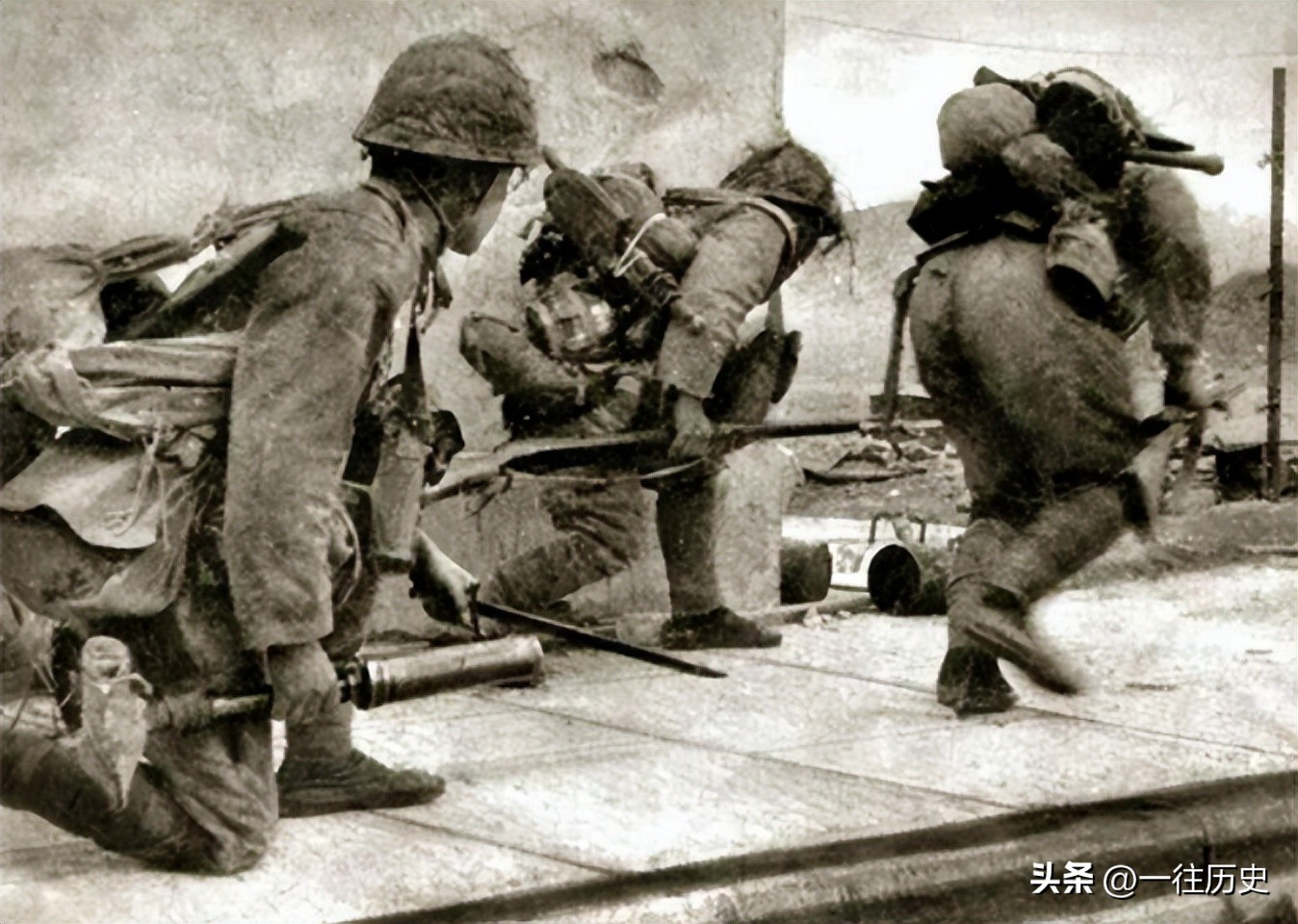 1941年,日军入侵香港,在城中无恶不作,女星新婚之夜被轮奸