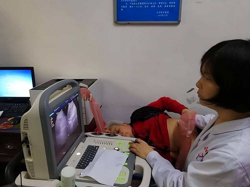 经期有直径8厘米大的肉状血块,女生来月经有血块子宫的变化