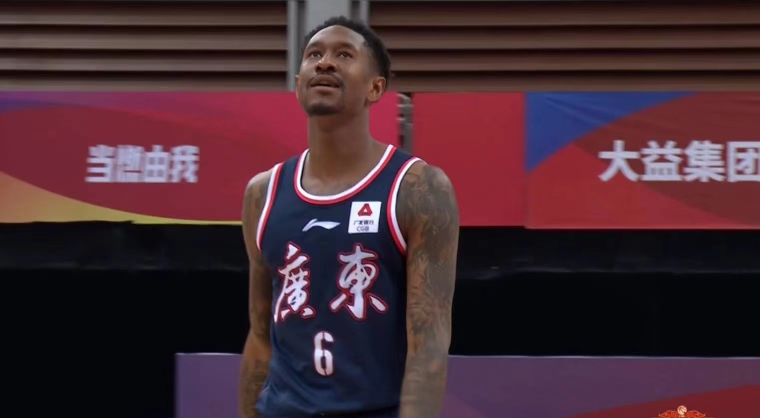 广东宏远胡明轩关键三分,宏远16分逆转江苏胡明轩