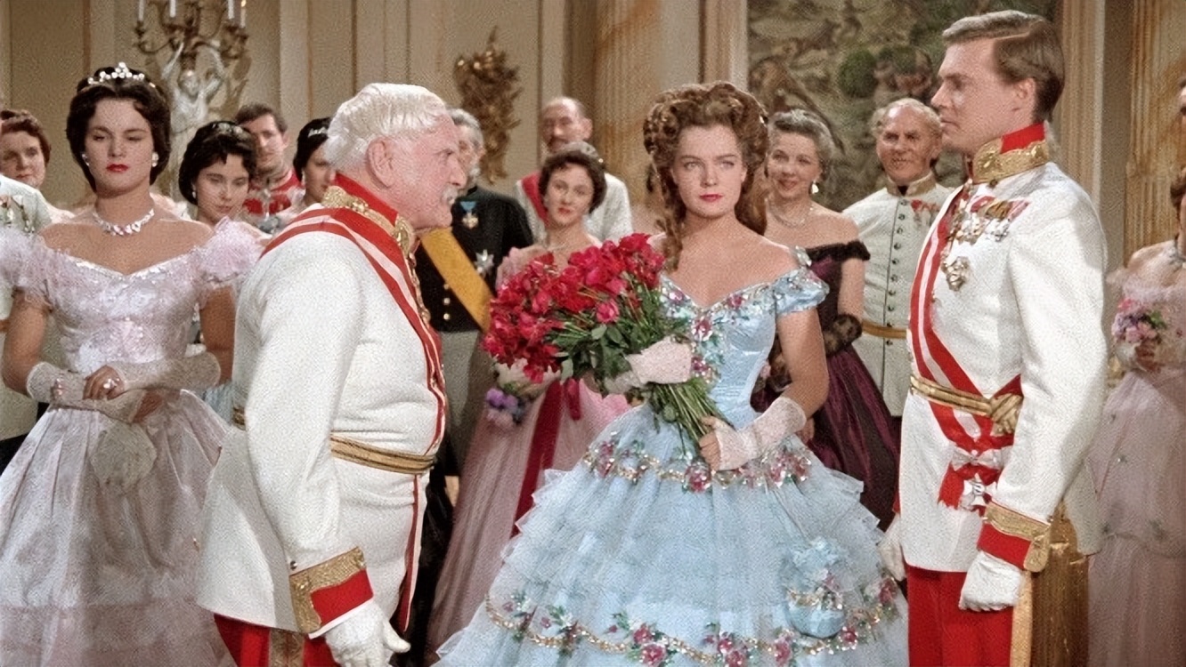 茜茜公主：17岁嫁入王室，长女早夭，独子为爱殉情，61岁香消玉殒