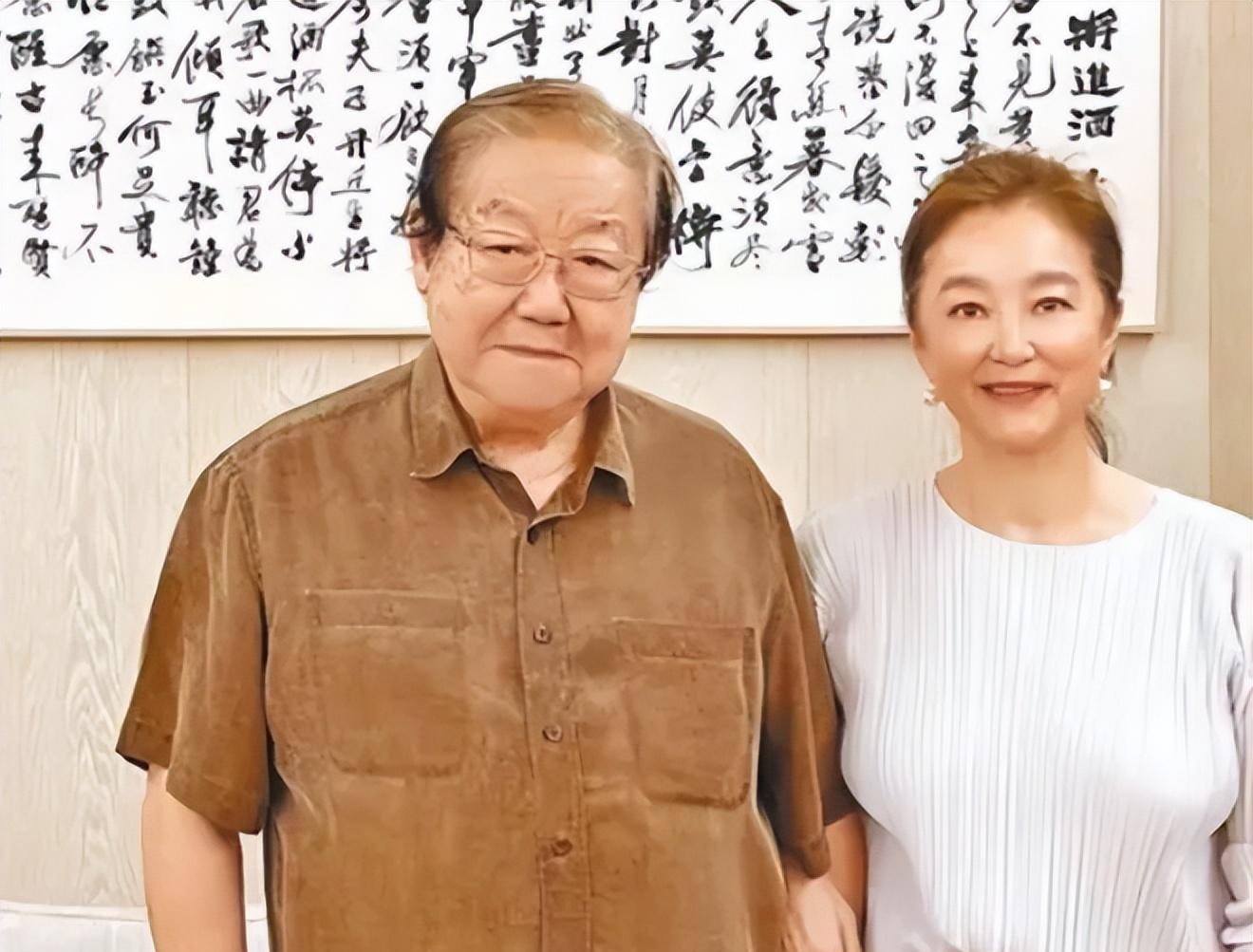 “内衣门”68岁的林青霞疑不穿内衣遭群嘲，对女神奶奶太苛刻了！