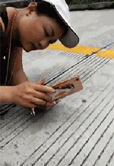 神回复：老鼠贴粘到的，吃了不会犯法吧？网友：自首，争取死缓