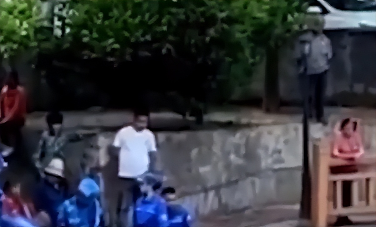 安徽一女子带两女儿投水溺亡事件,安徽一女子劝解下跳河溺亡