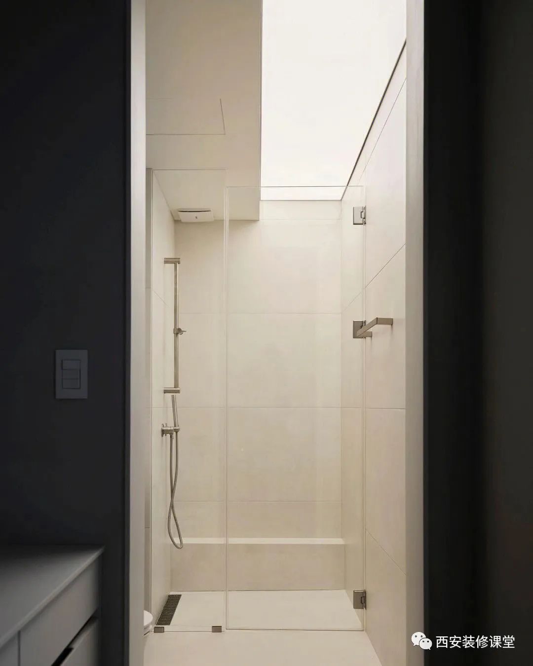 卫生间采光不好做法,中间户卫生间潮湿怎么解决