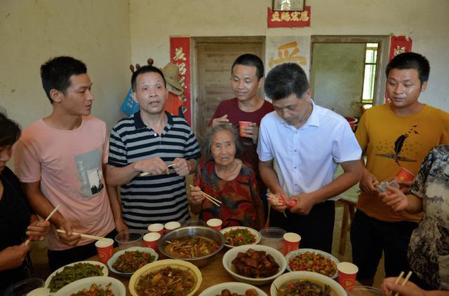 入狱19年改判无罪释放,男子坐牢8年最后被宣布无罪释放