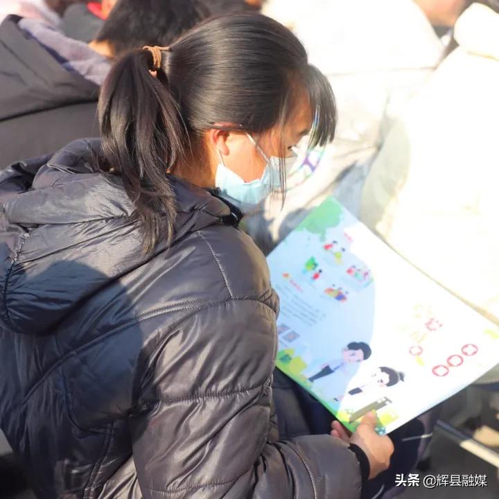 河南辉县丨法治护航成长路——市检察院走进南村镇中心校开展“送法进校园”活动