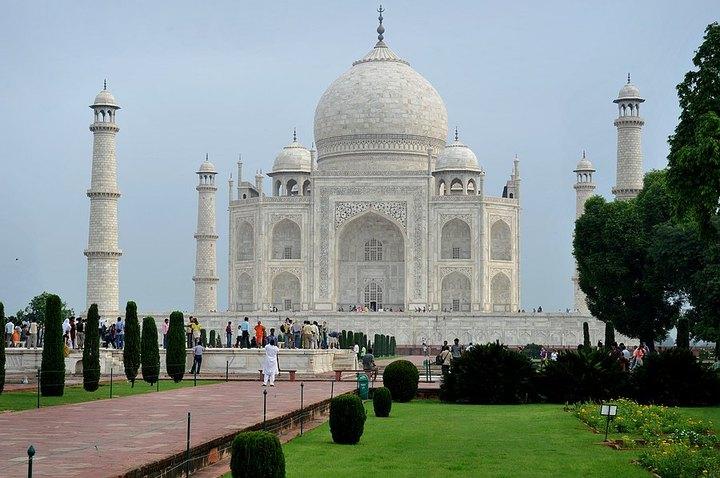 游客去印度旅行，街头买了根冰棒，导游：你是不是不想活了？