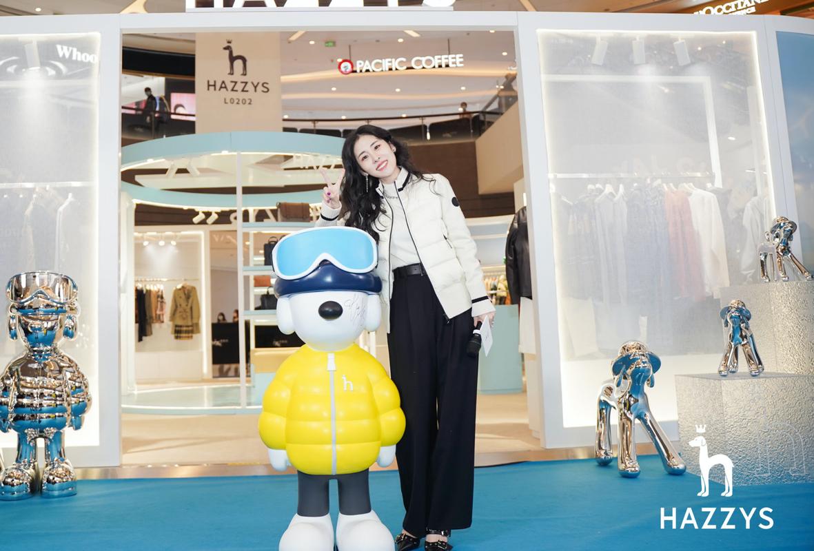 张碧晨时尚芭莎唱歌,张碧晨综艺骑行