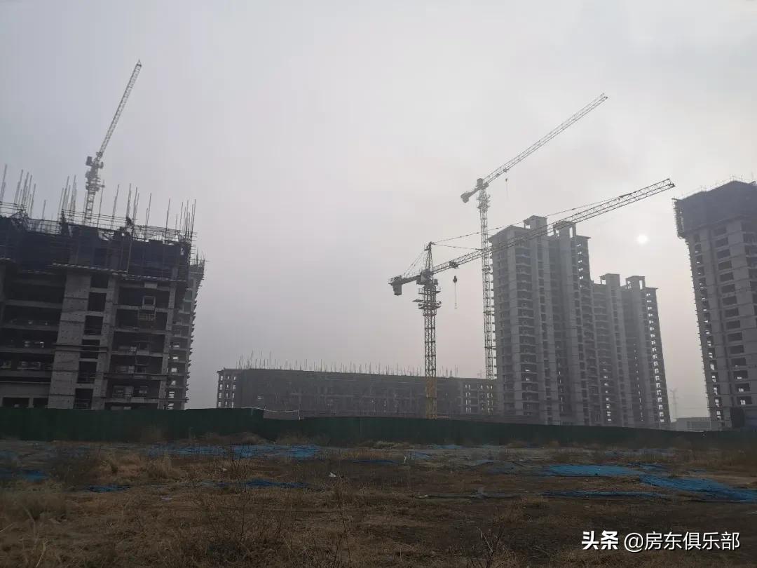 蓝是一道光，业主心发慌：蓝光来郑3年半，还是蓝莲花吗？