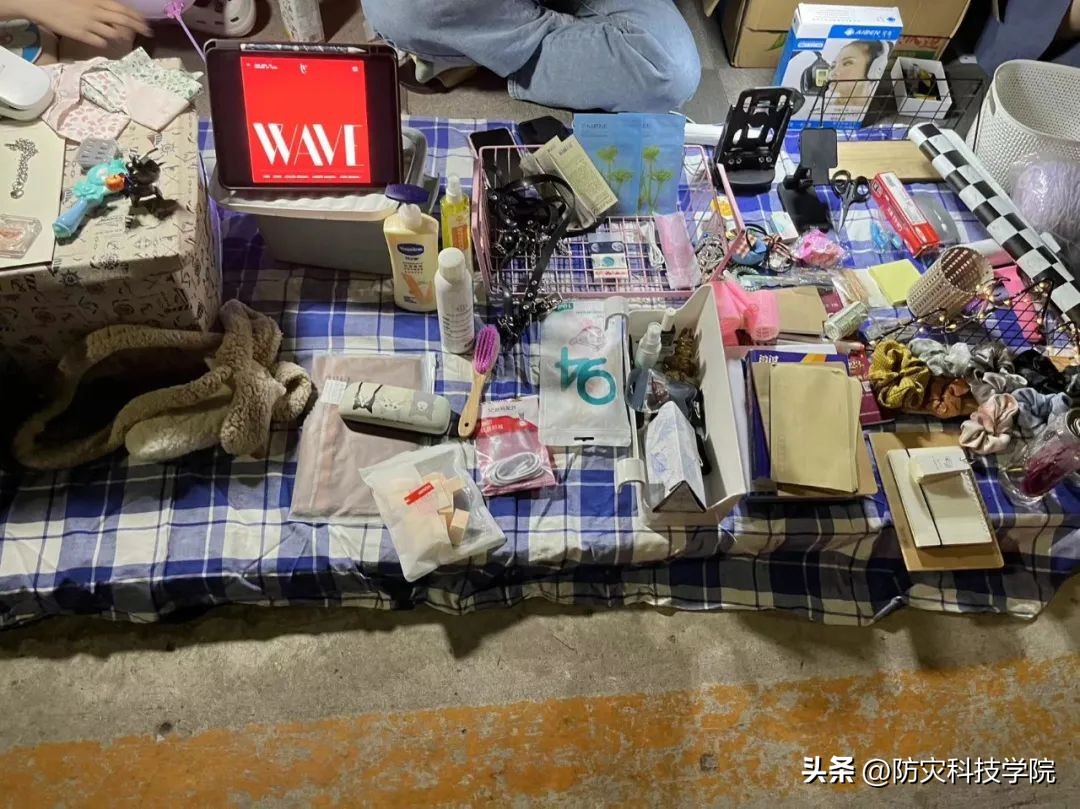 毕业季高校跳蚤市场火爆,大学毕业季活动跳蚤市场