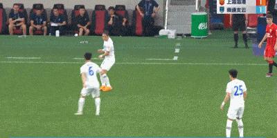 奥斯卡点射双响助海港主场2-1逆转，可裁判判罚却又遭来非议