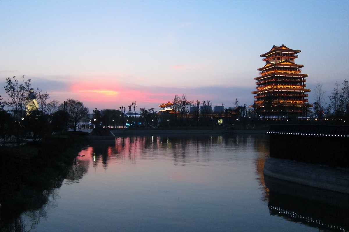 作家菡萏的散文,作家菡萏的美文