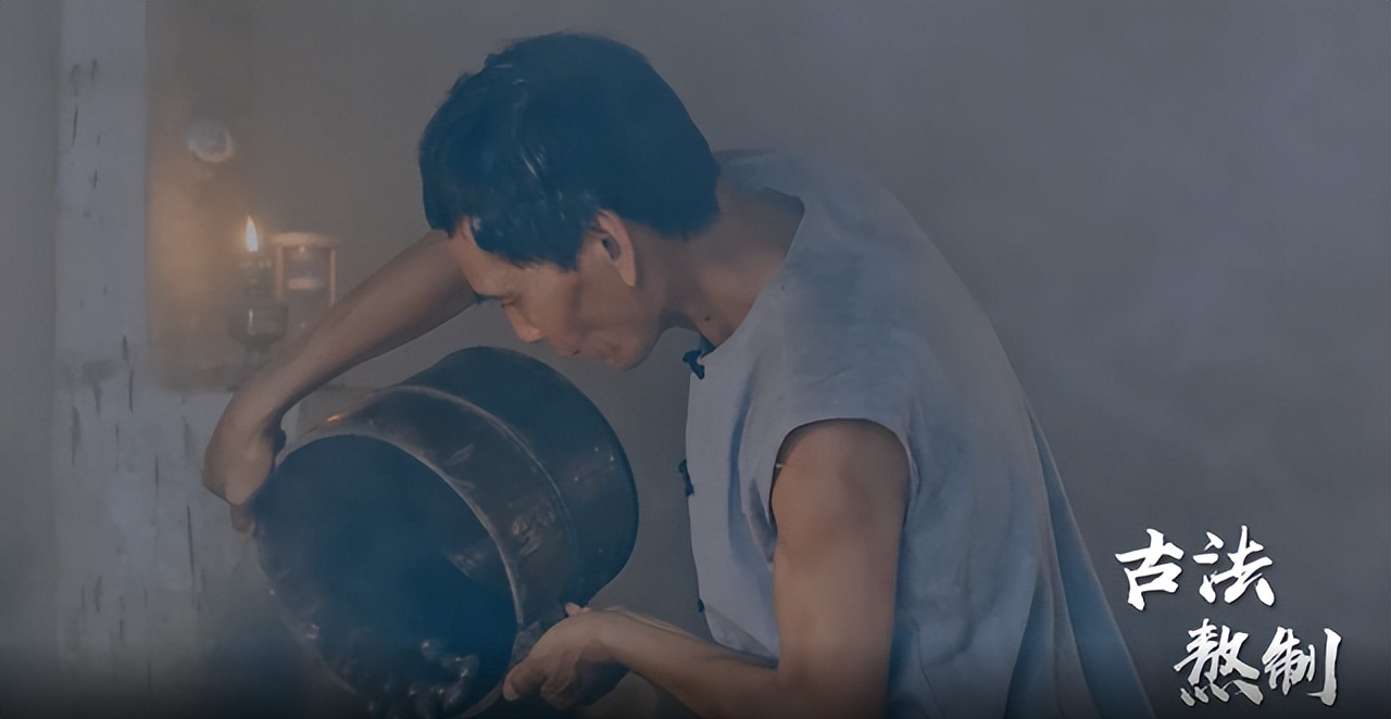 他从经营一家杂咸铺开始，成就香港橄榄菜江湖传说