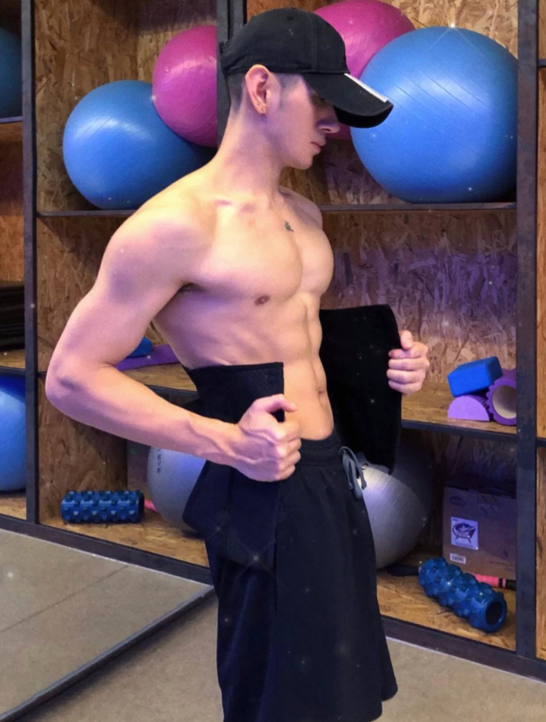 小麦色体育生腹肌,小麦色的肌肉