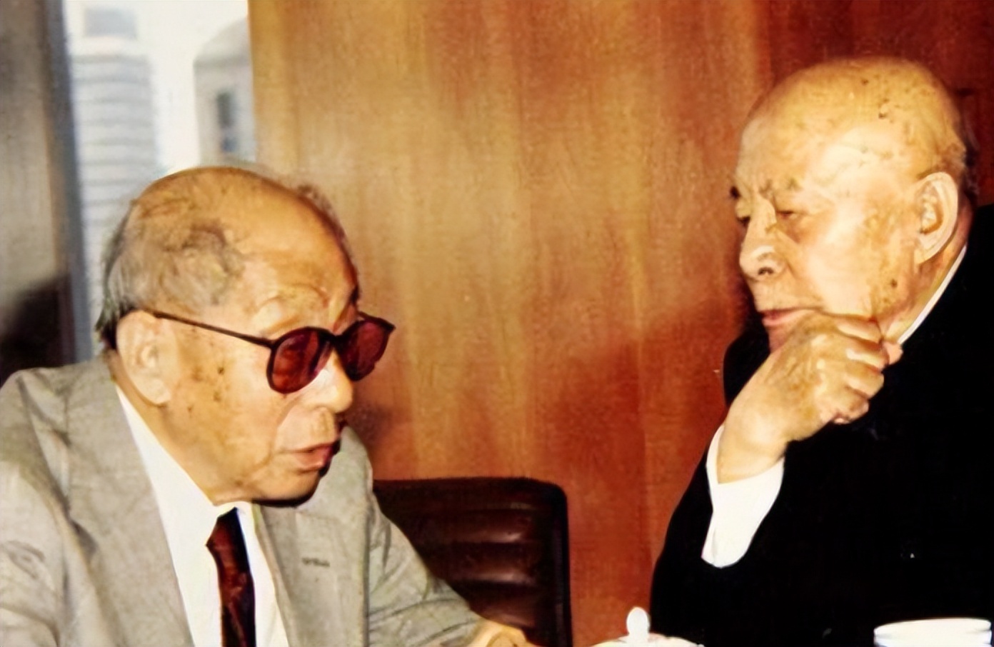 张学良恢复自由后去哪了,1996年张学良回东北