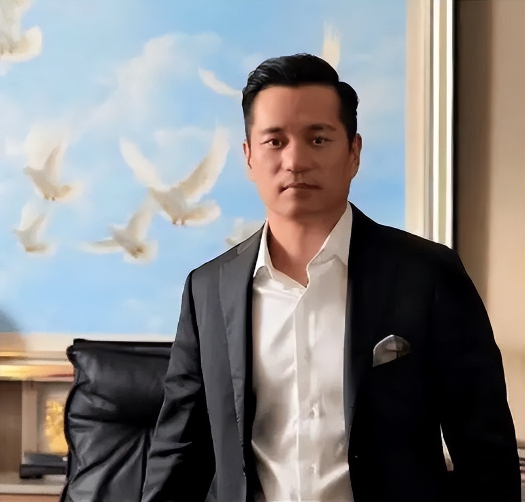 “安以轩老公”陈荣炼的毁灭史：百亿身家、美艳娇妻，都成浮云