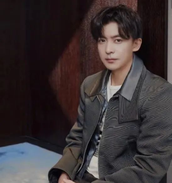 李佳航为国足发声图片,李佳航谈中国男足微博