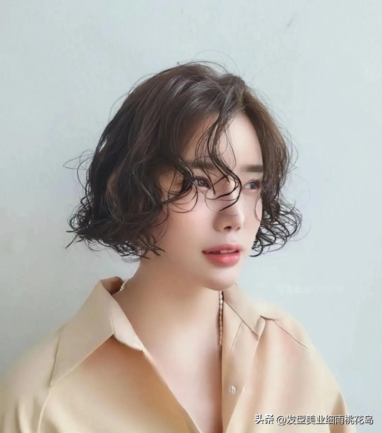 女士短发烫小姐姐,短发烫发型图片