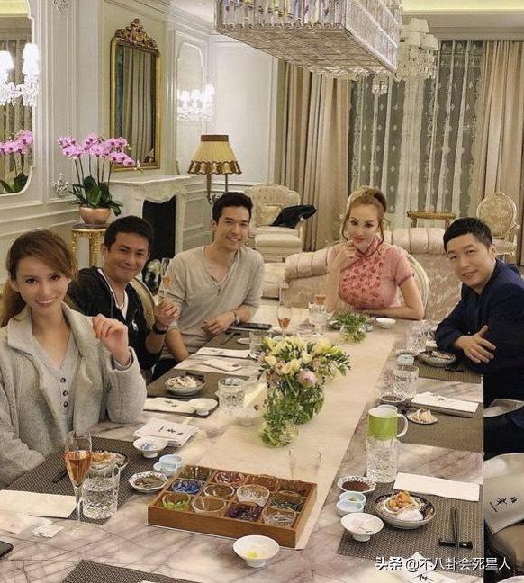 明星整容脸僵硬图片,老女明星整容脸和纯天然脸