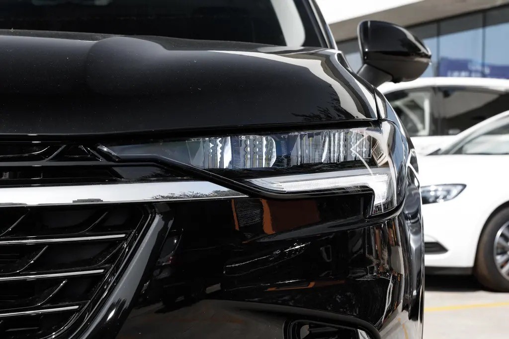 25万买宝马x1四缸2.0t落地多少钱,25万落地选择宝马x1还是合资车