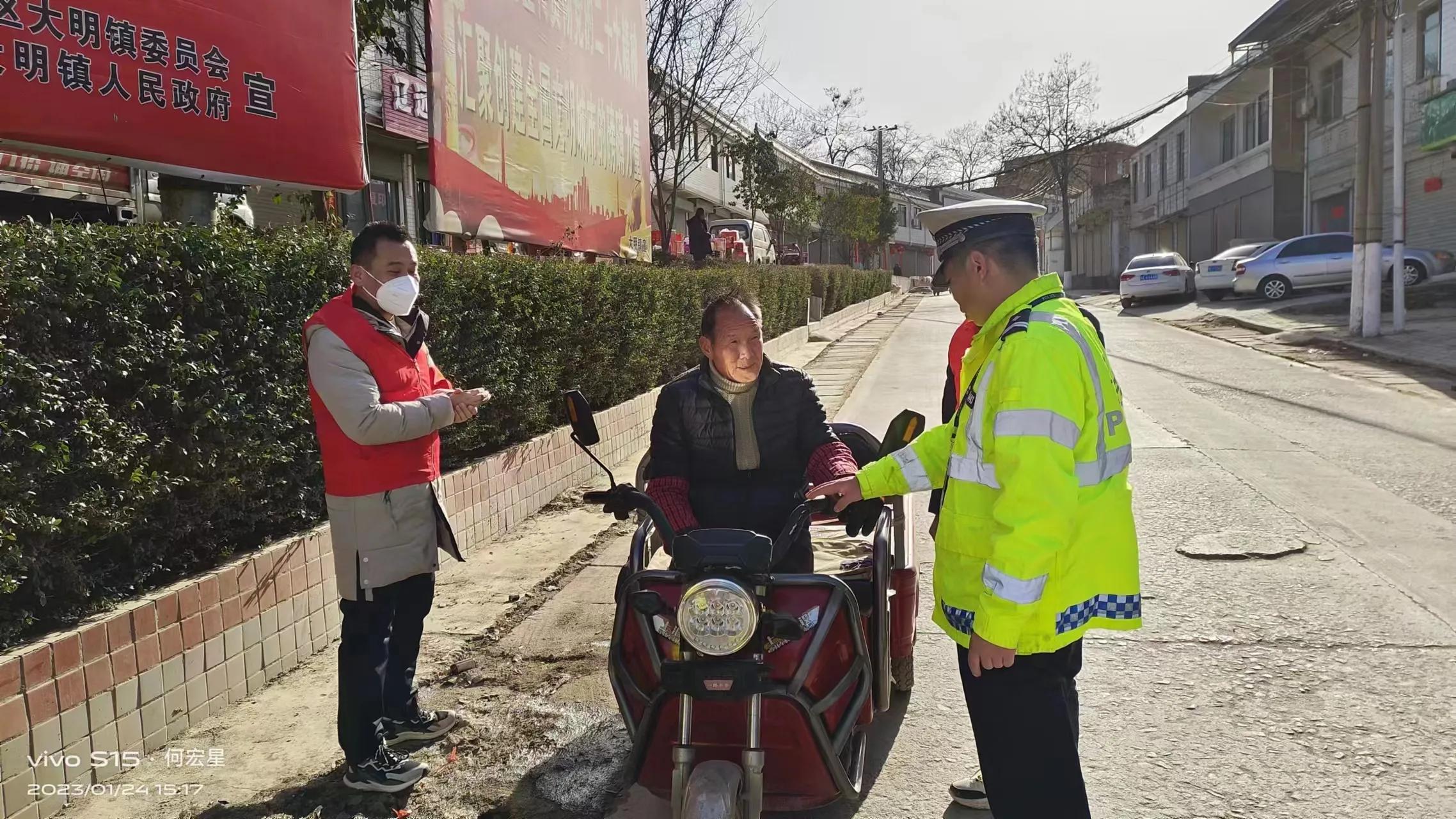 公安春节不打烊民警在岗保平安,县交警圆满完成春节安保任务