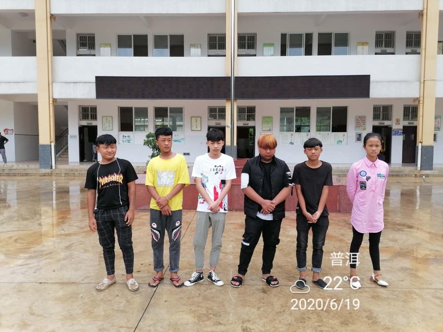 “穷人不配生小孩！”北京女大学生语出惊人，揭开农村儿童遮羞布