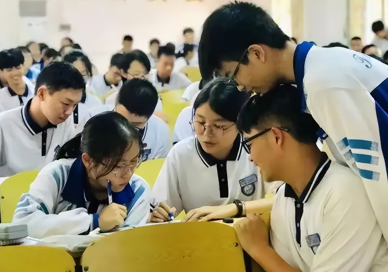 “建议取消中考并缩短学制”，人大代表这一提议，深受家长支持