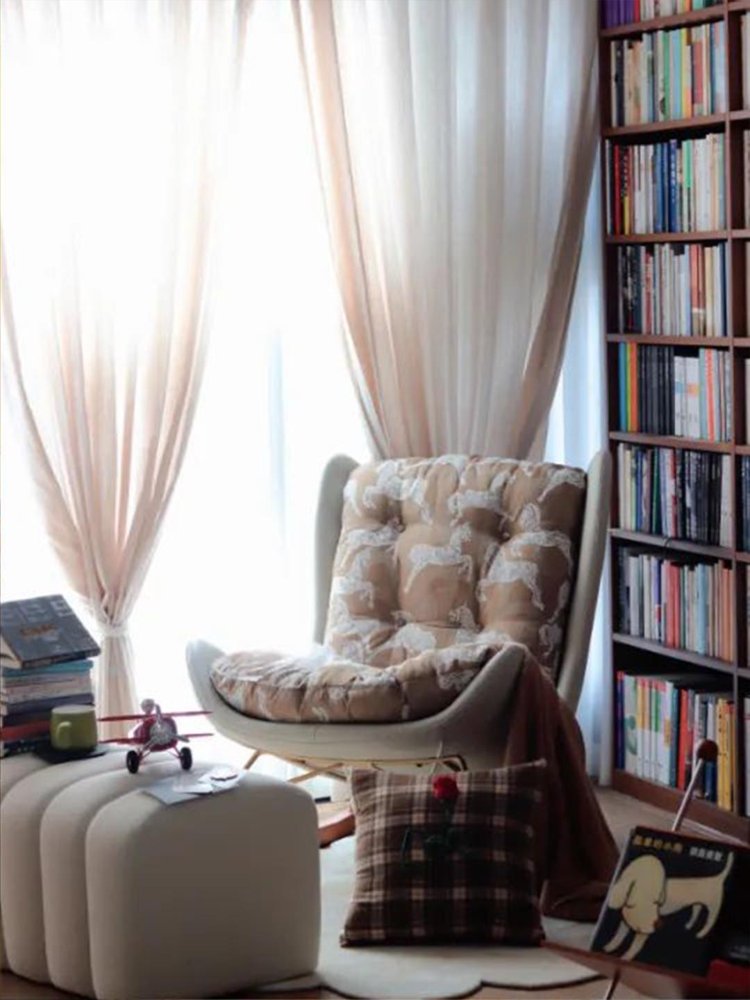 她们在1㎡极繁阅读角，找到了生活的松弛感