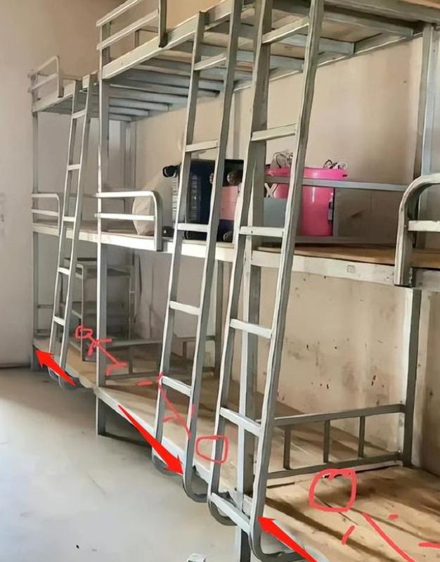 “卧铺一样的大学宿舍”,硬着头皮选了中铺,都是学习不好惹的祸