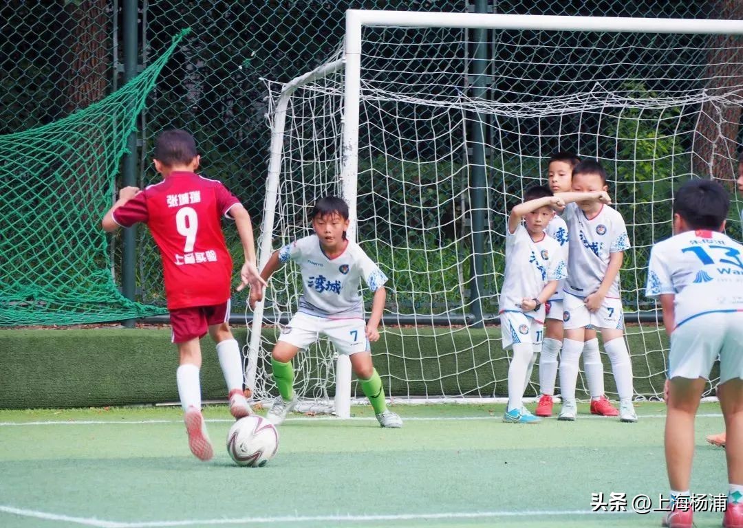 迎着太阳奔跑吧少年,中国足球小将奔跑吧骄傲的少年