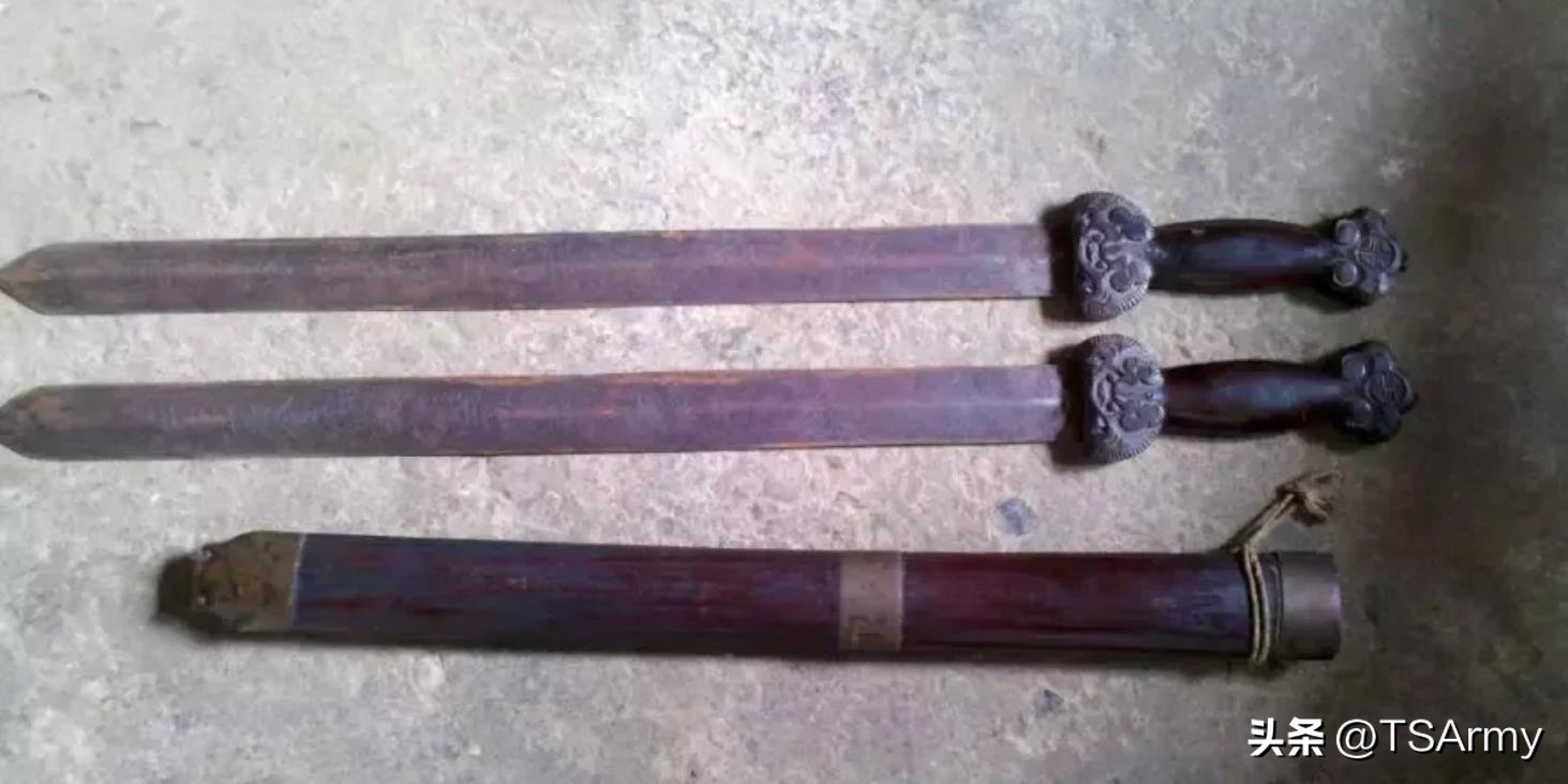 三国关羽兵器,三国演义关羽青龙偃月刀