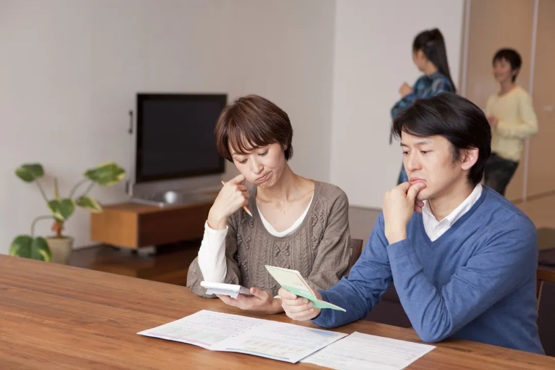 越来越多年轻人开始存钱,2022存款暴增原因