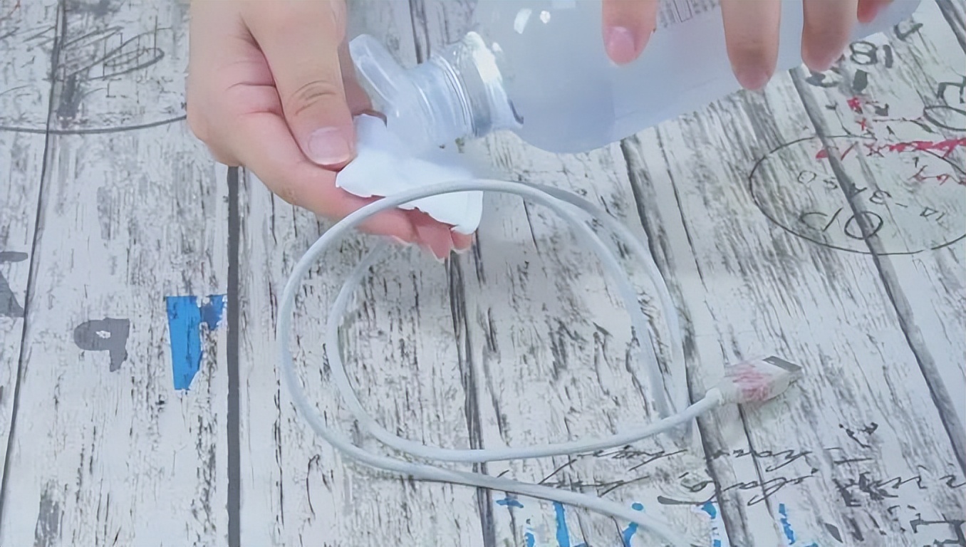 粉红色的耳机线发黑怎么清理,苹果耳机线老化发黑怎么清理