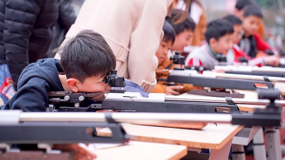 家长参观学校对学校的赞赏,蓝港外国语学校活动