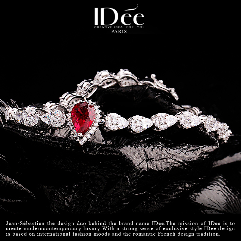 演绎悦己的优雅浪漫——法国IDee红水晶耀钻轻奢手链浪漫腕饰