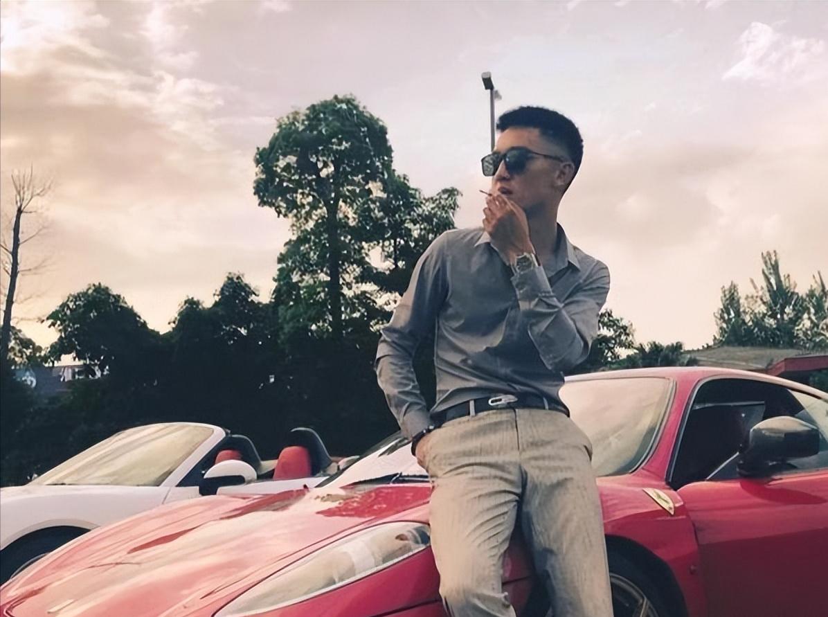 四川男人,痞帅与霸道的快手红人,全网百万粉丝,有着励志的故事