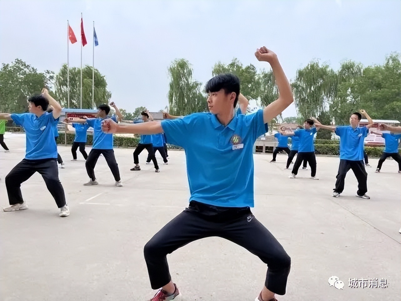 立中华十德树时代新人——临汾新博学十德教育论坛隆重召开