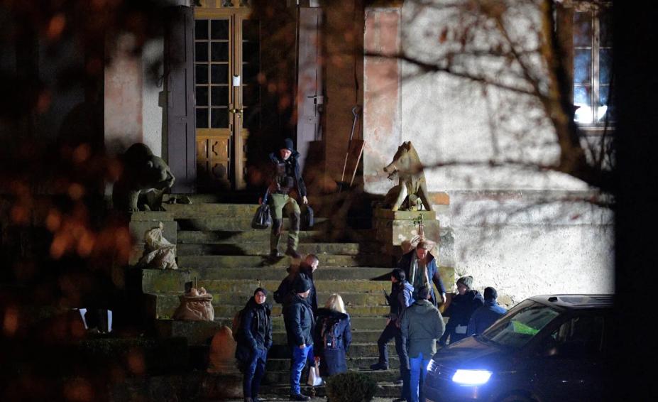 一群疯子，一个落魄王子，483天精心谋划，最终被捕