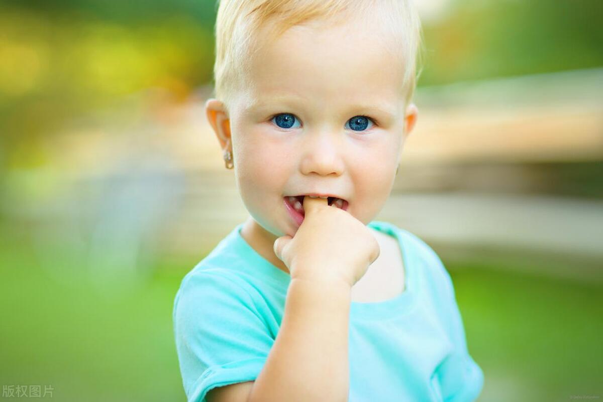 孩子老是吃手有什么好办法,小班幼儿爱吃手的解决措施