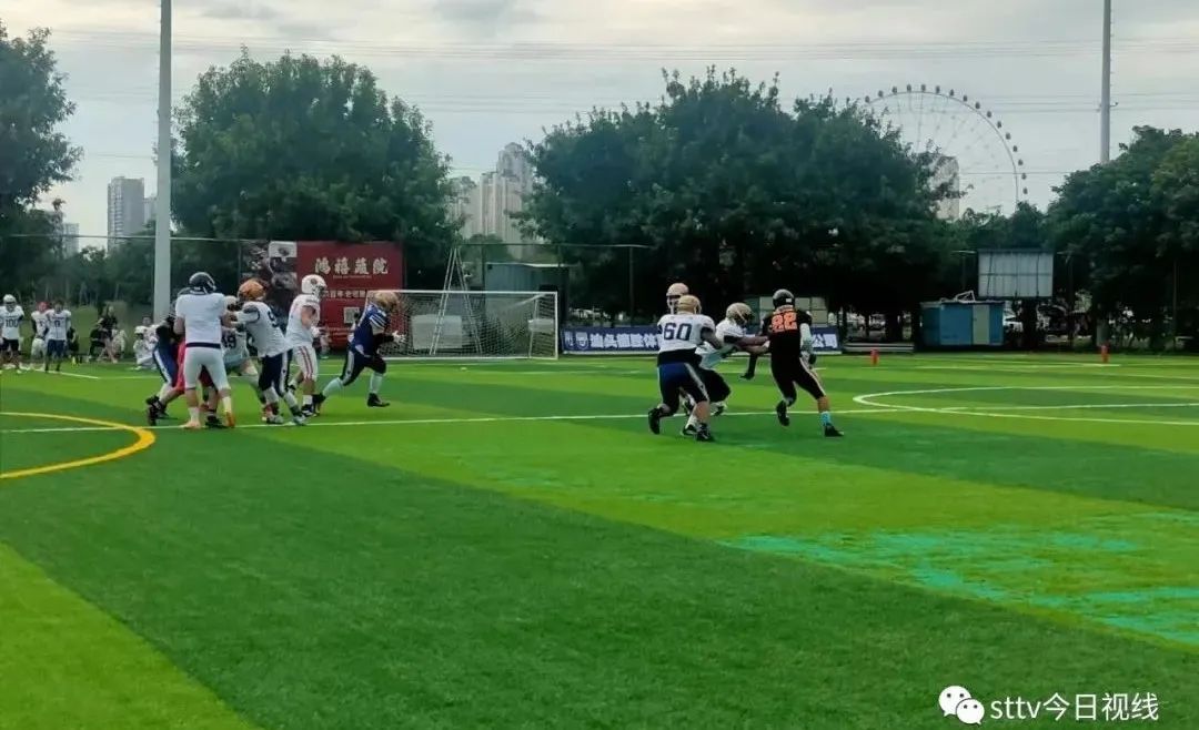 橄榄球训练激发人斗志的视频,青少年橄榄球联赛启动仪式