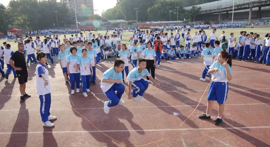 广州市第七十五中学校内风景,广州市第七十五中学校