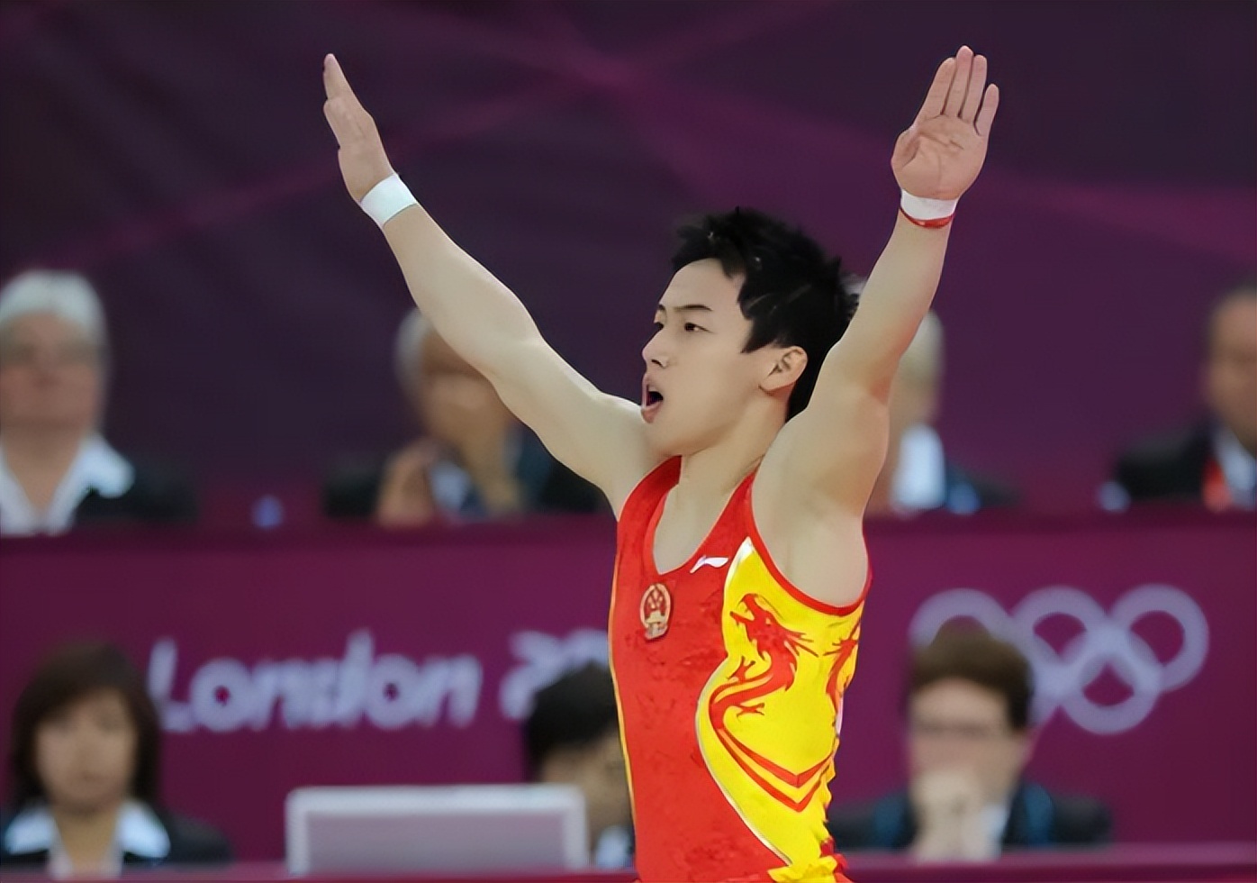 周捷体操女神,体操女神周捷比赛视频