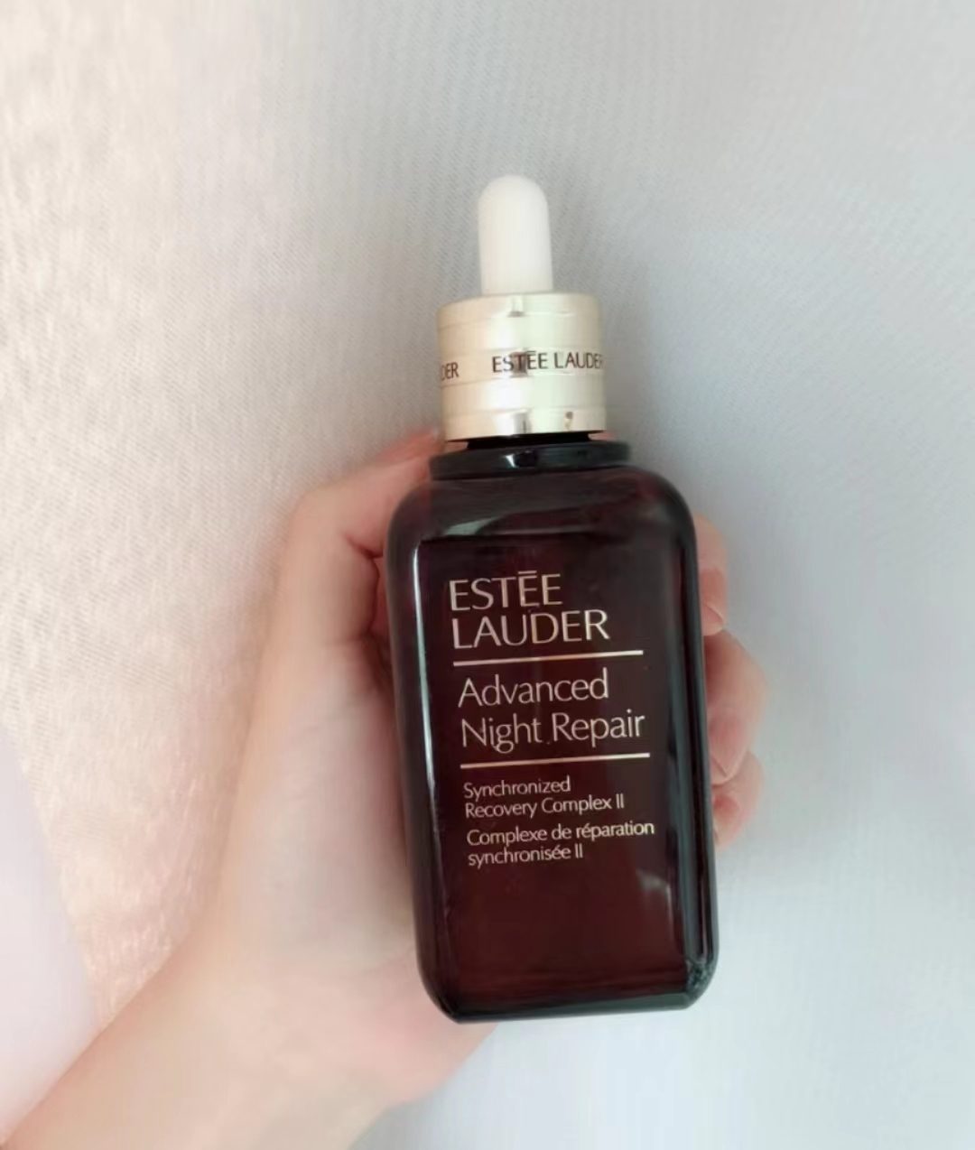 赫莲娜与娇韵诗精华对比,娇韵诗和赫莲娜精华哪个更抗老