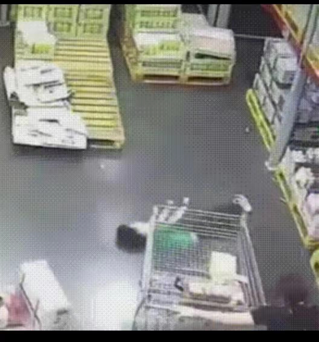 深圳山姆儿童摔下购物车,山姆超市小孩摔下购物车