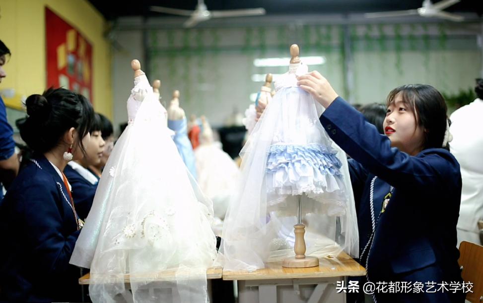 初中女生最吃香的十大技校专业,大专女生最吃香的十大专科专业