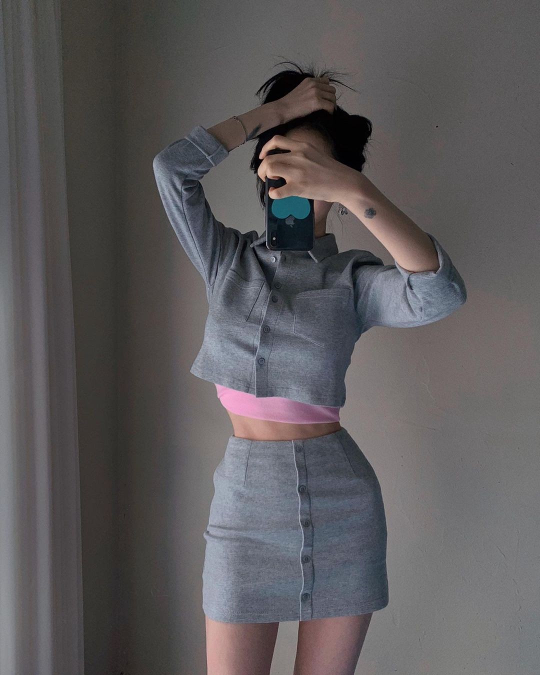 还在担心不知道怎么穿搭衣服,露肚脐t恤适合什么身材穿