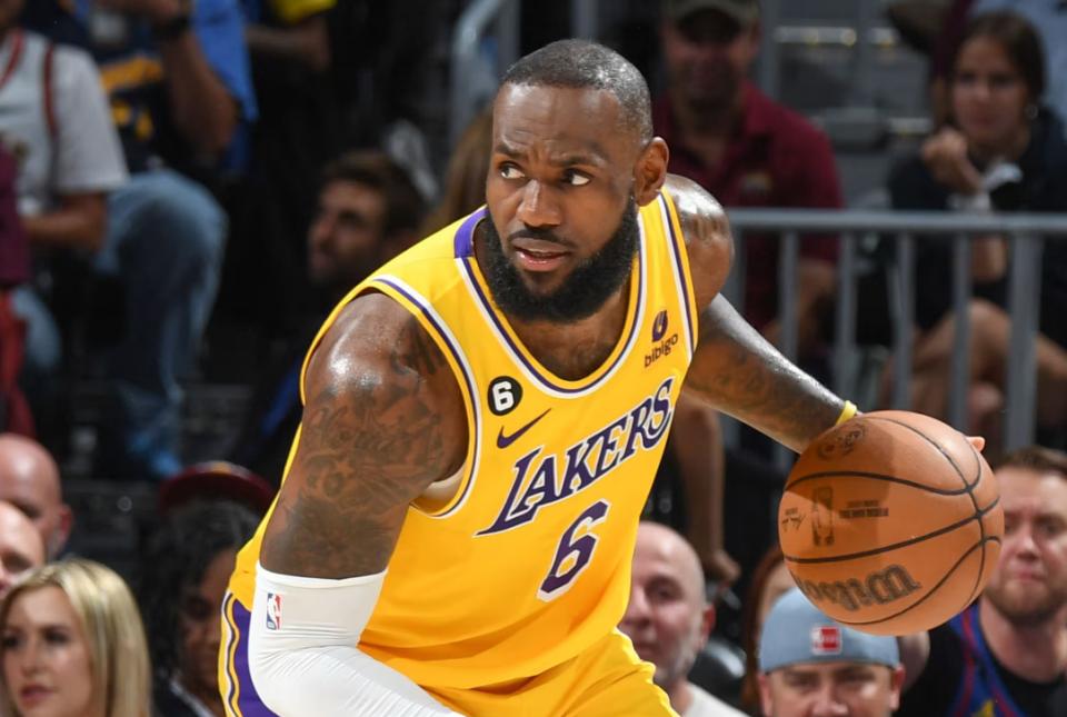 詹姆斯三分6中0平季后赛最差纪录,詹姆斯季后赛2018两记3分