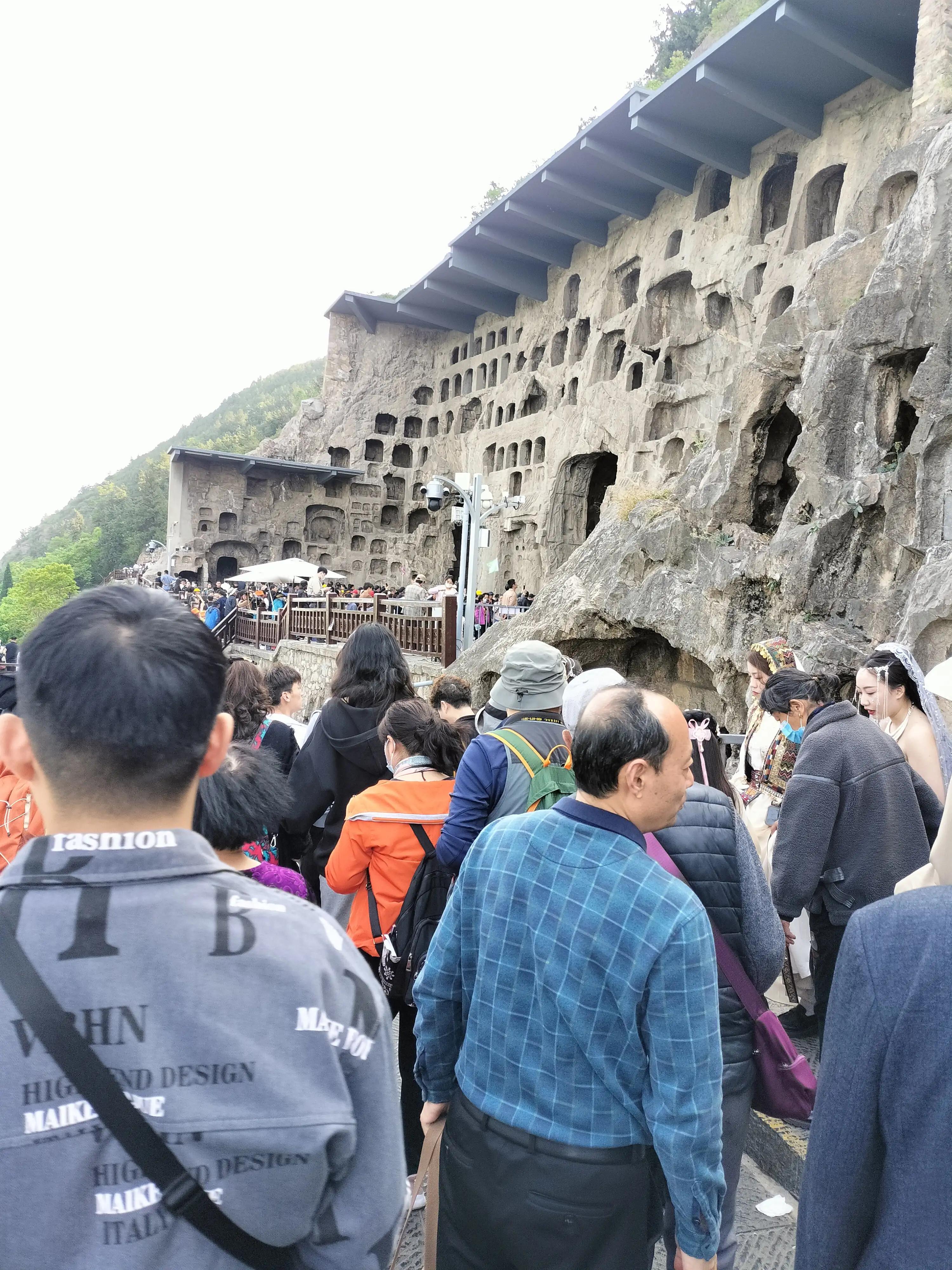 龙门石窟中国石刻艺术,龙门石窟被谁评为世界石刻最巅峰