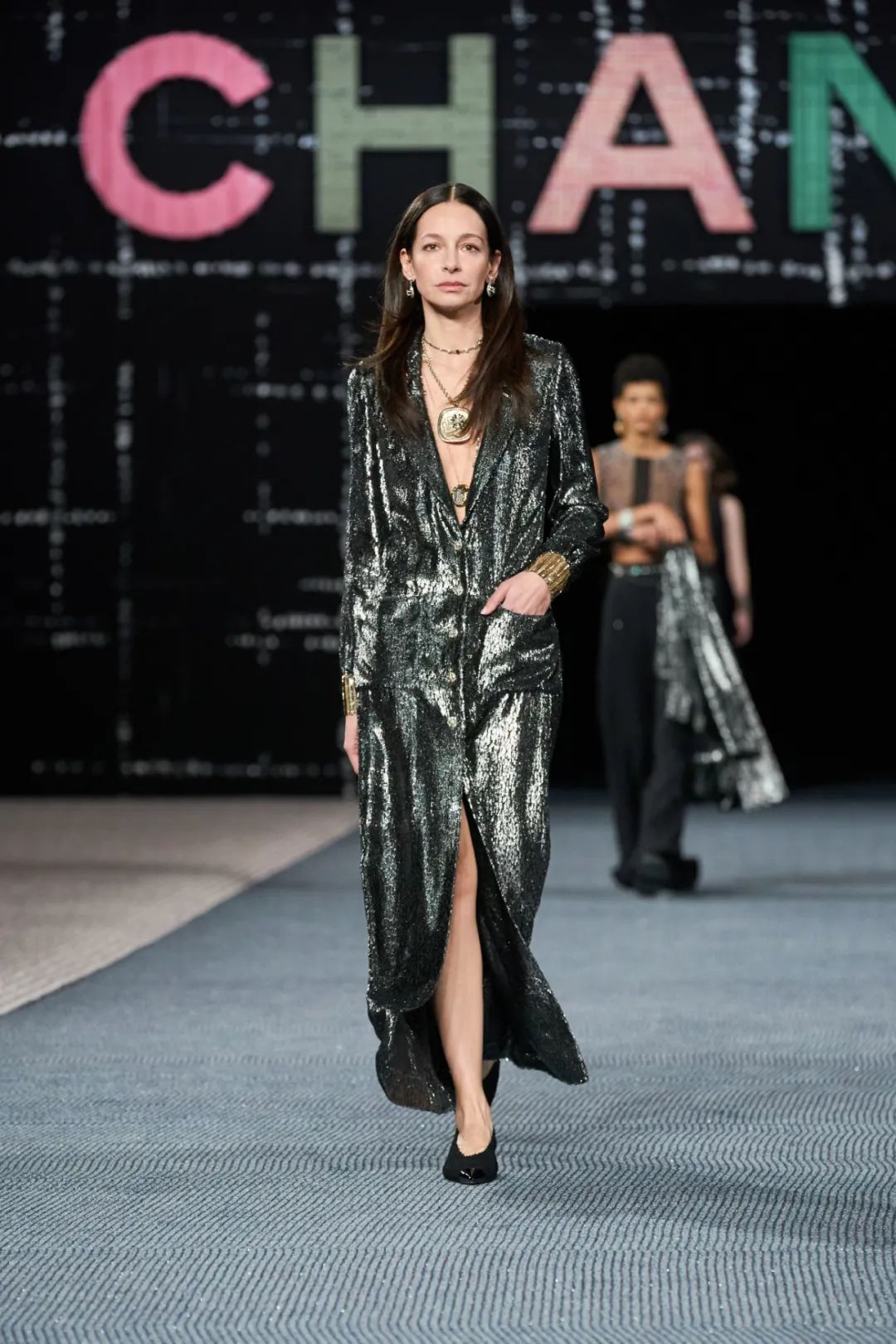 香奈儿2021春夏时装秀面料,香奈儿2022秋冬时装秀舞台分析